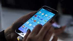 Samsung Again Overtaking Apple, This Time It Tops Indian Smartphone Market Charts